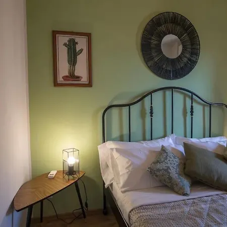 Alice's Guest Parking & Caffe Apartment